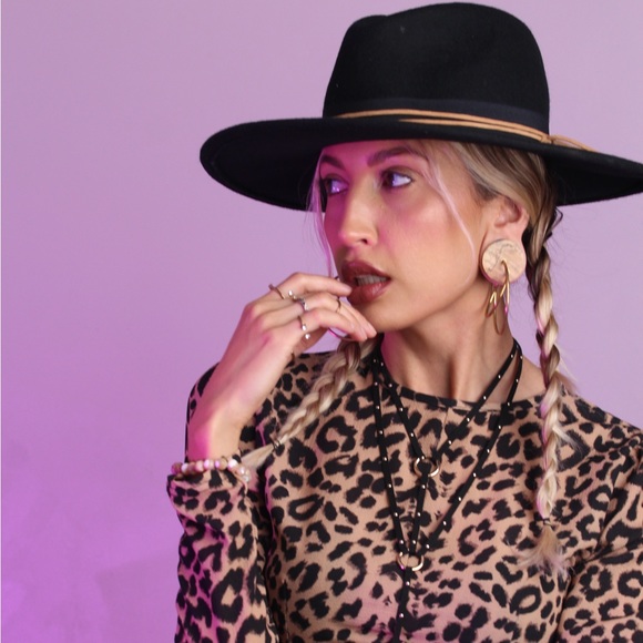 Meet your Posher, Ashley Paige - Picture 8 of 8